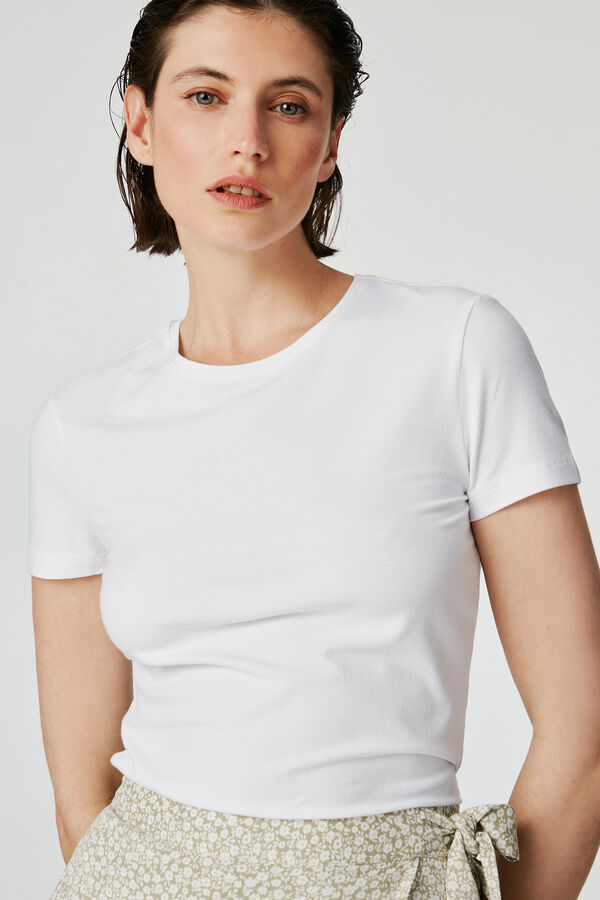 Springfield Essential cotton and MODAL T-shirt. Closed collar and short sleeves. white