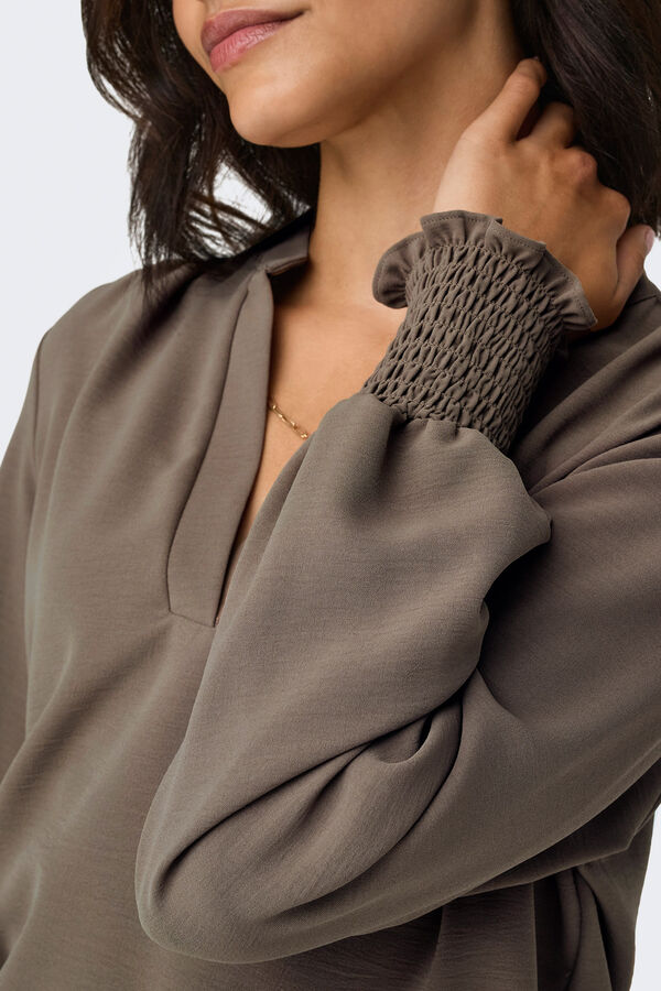 Only Blusa manga larga frunces marr&oacute;n