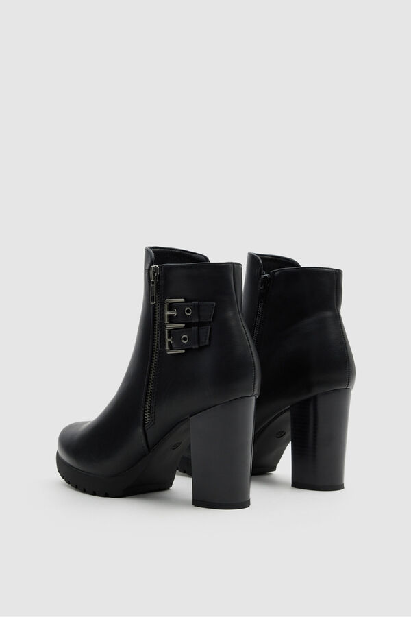 Inside Botins alto com fivelas preto