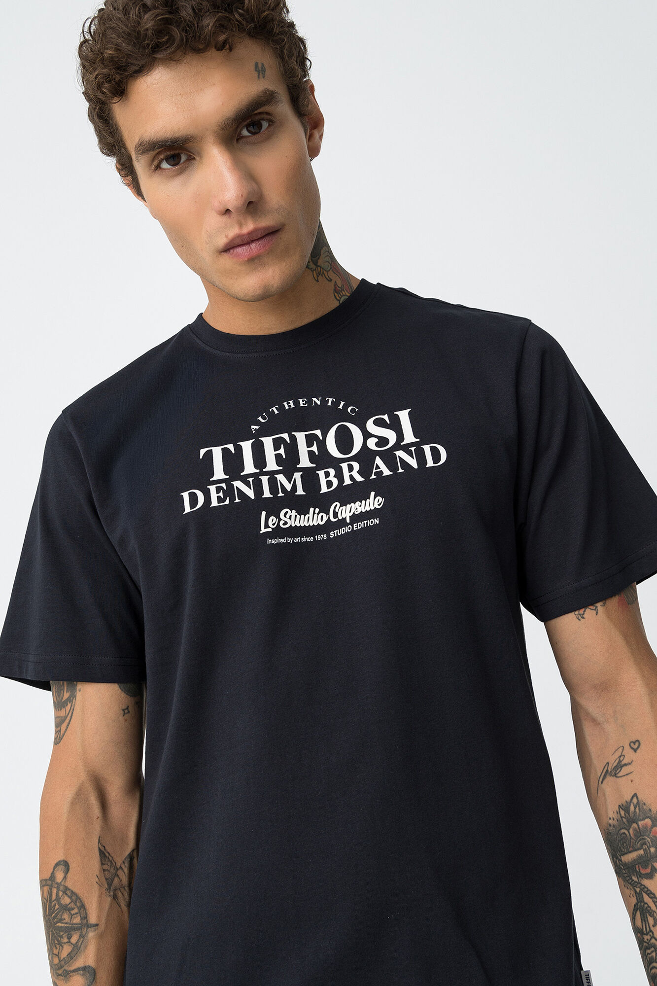 Tiffosi Camiseta Estampada Mensaje Con Relieve