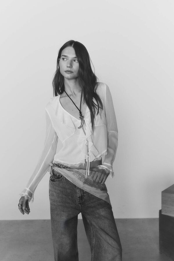 High Spirits Blusa Twisty bege