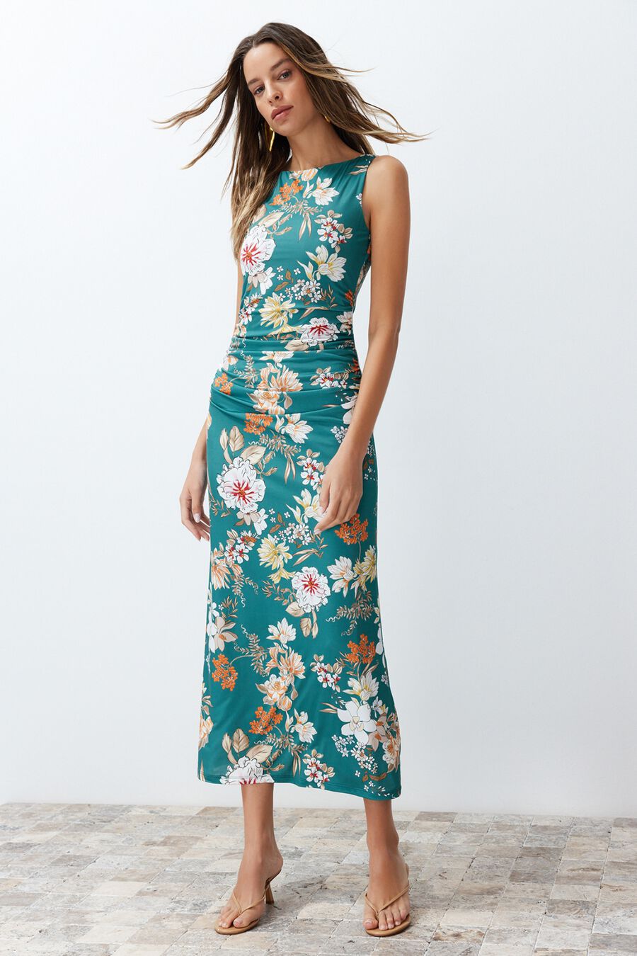 Vestido midi entallado fruncido