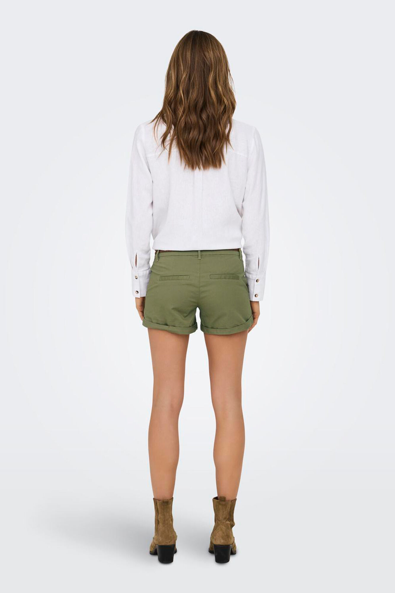 Only Chino corto con cintur&oacute;n