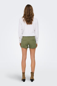 Only Chino corto con cintur&oacute;n