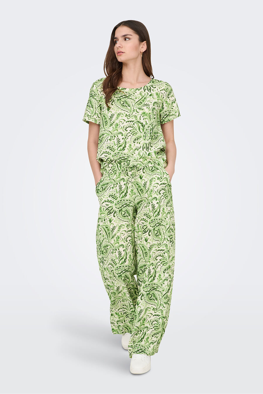 Pantalón largo ancho