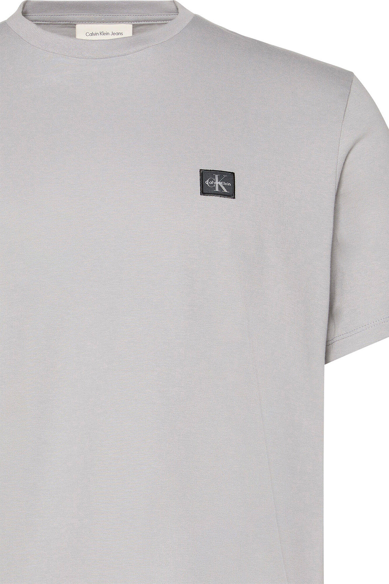 Calvin Klein Camiseta manga corta con insignia.