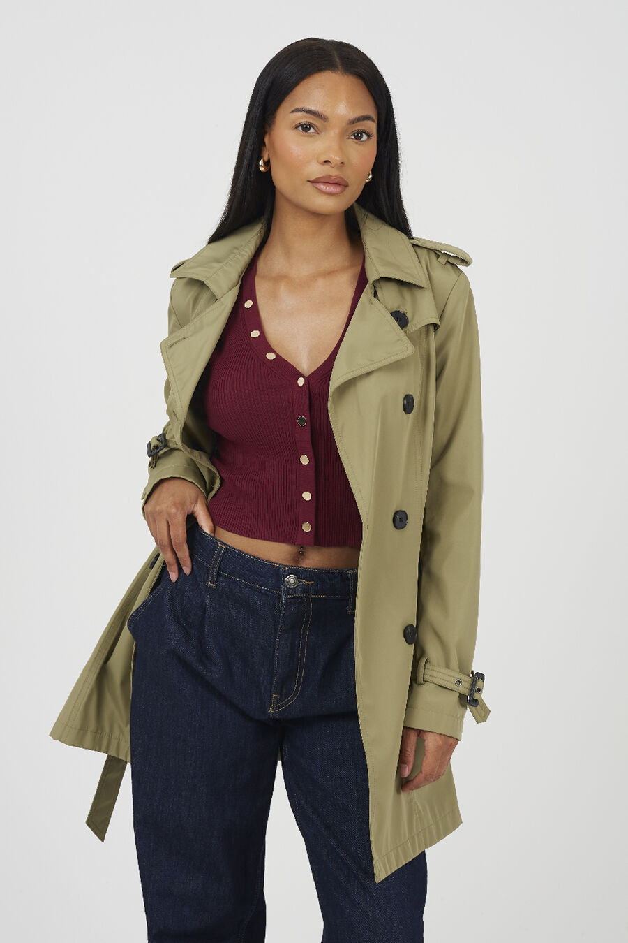 Gabardina con cinturón y botones