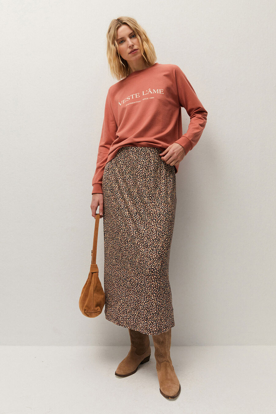 Falda estampada con goma