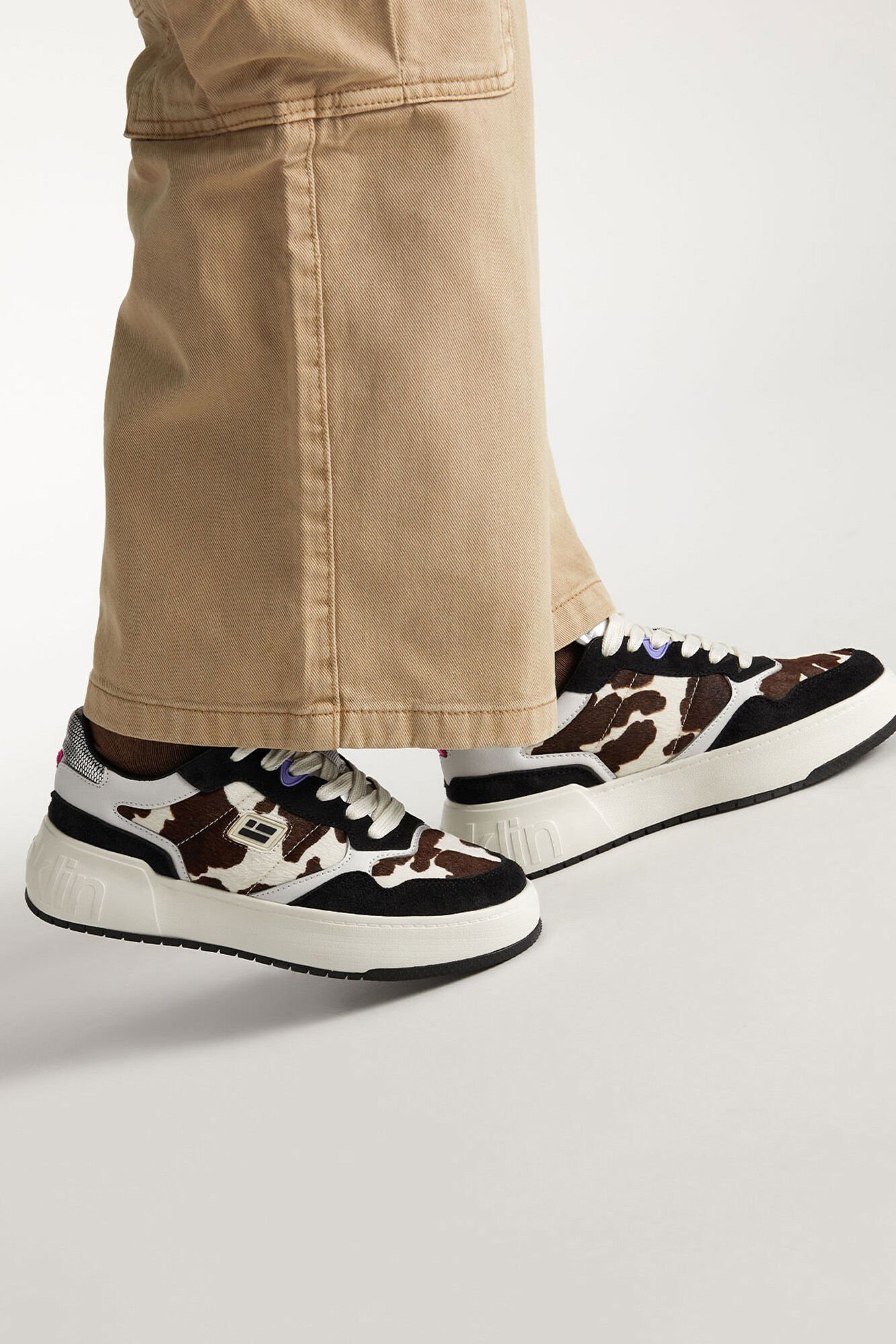 D. Franklin Zapatillas Court con estampado de vaca