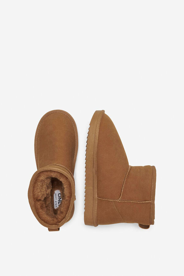 Only Szőrm&eacute;vel b&eacute;lelt vel&uacute;r bokacsizma barna