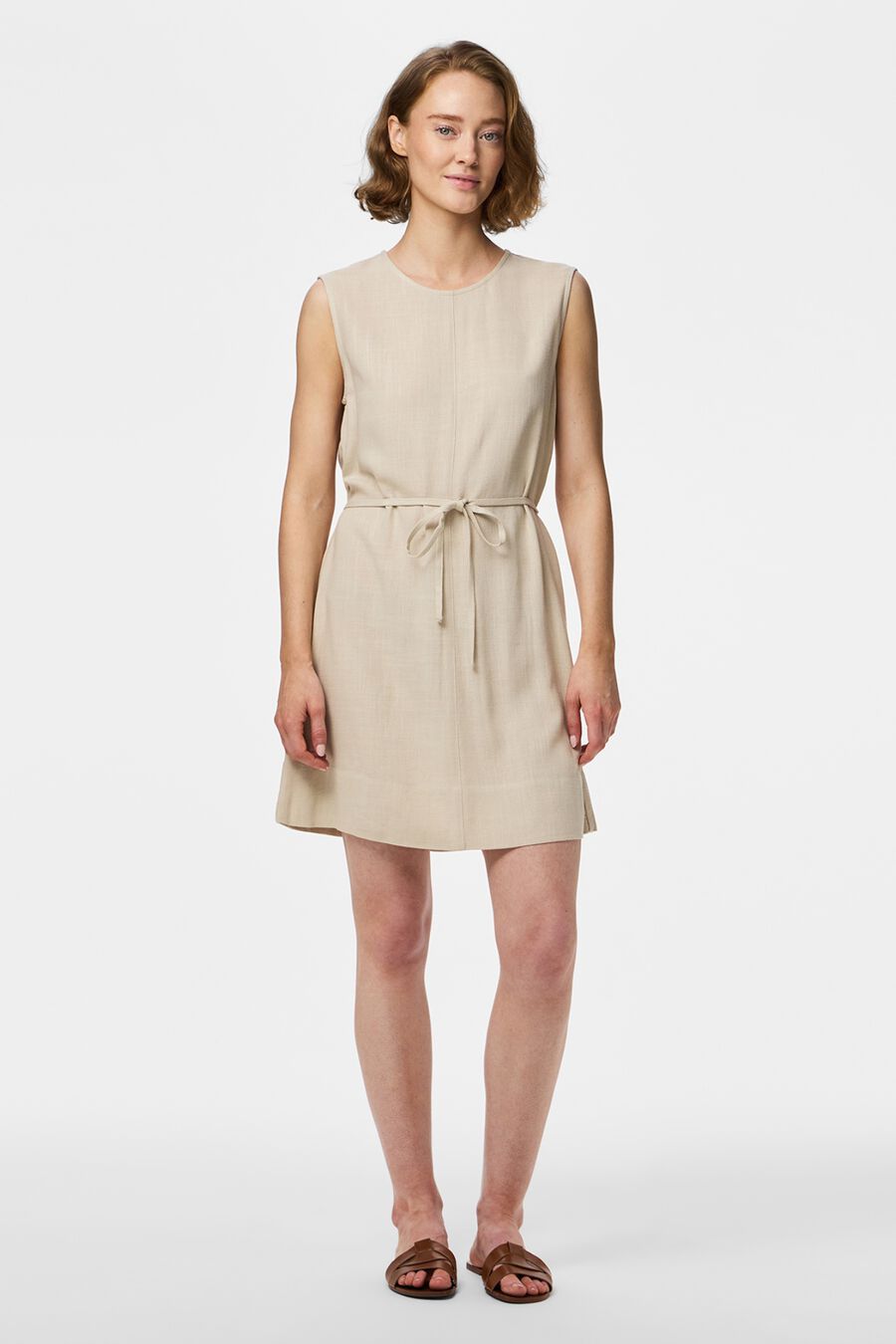 Vestido corto de lino sin mangas