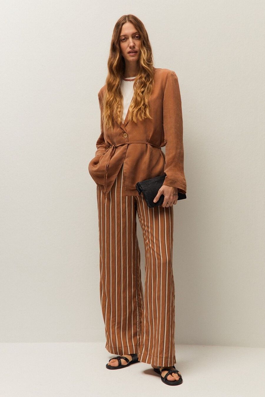 Pantalón ancho de rayas