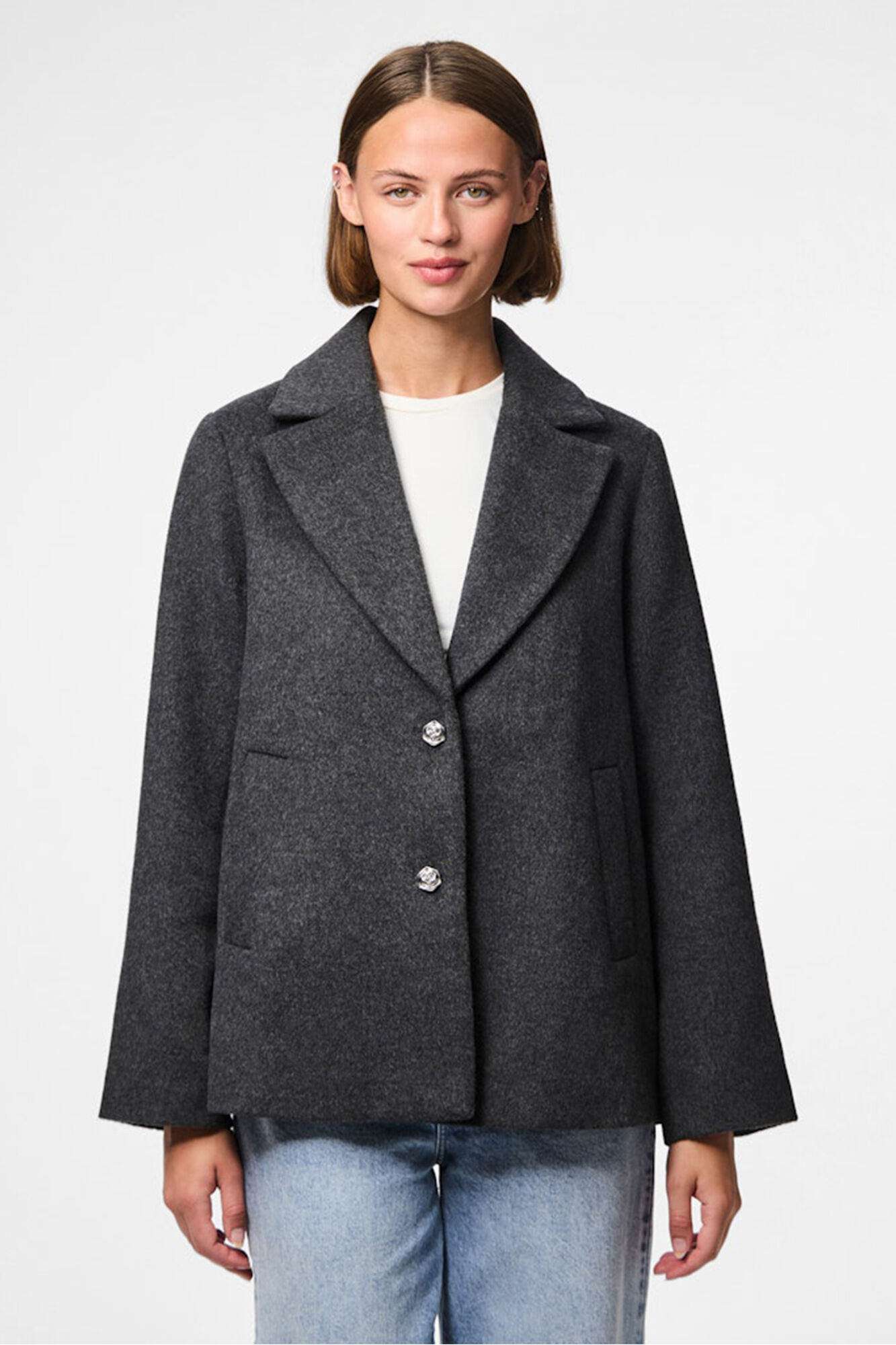 Pieces Kurzer Stoffmantel mit Blumenkn&ouml;pfen