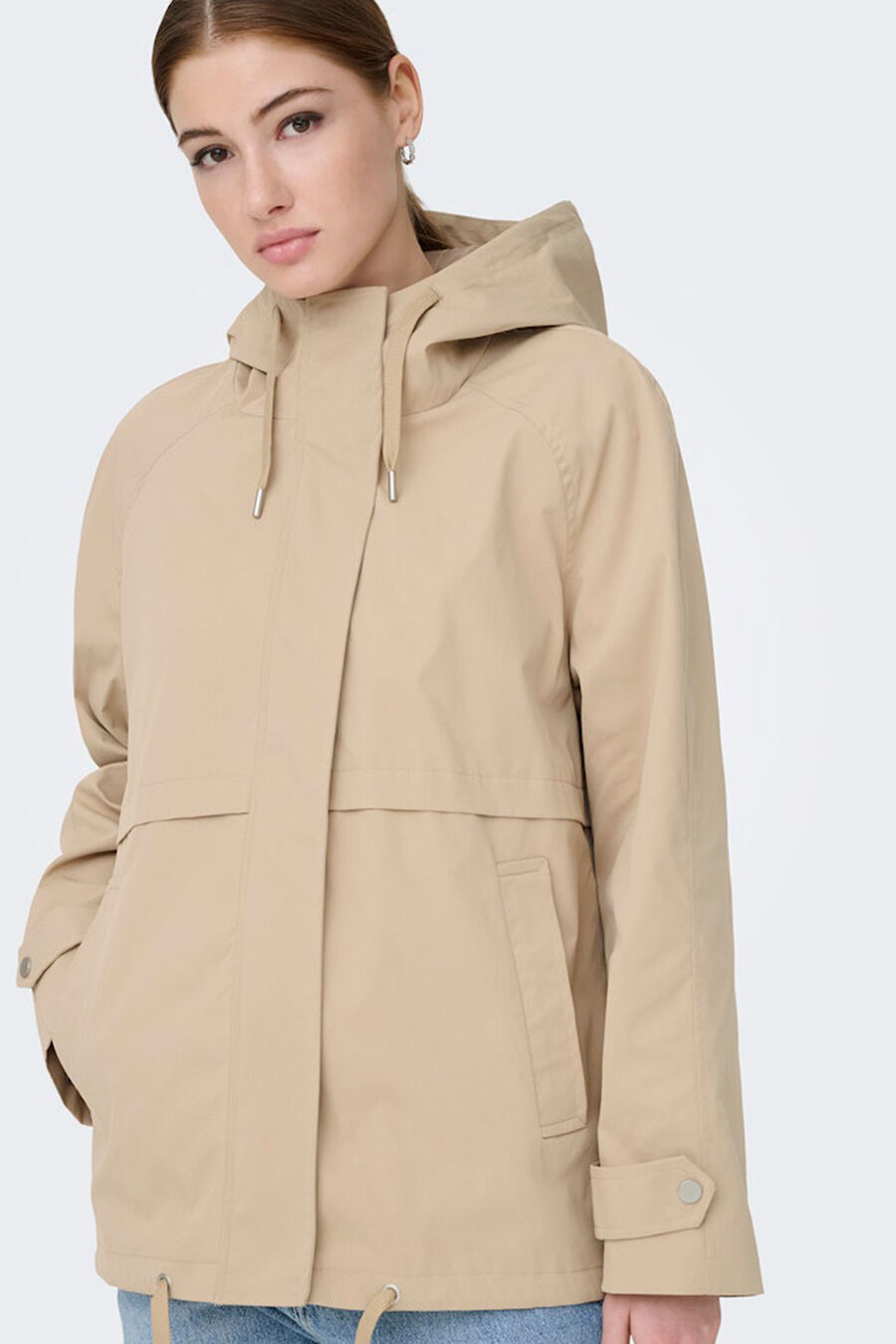 Chaqueta con capucha