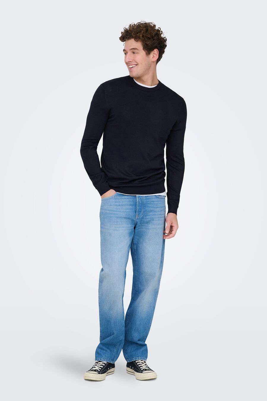 Jersey de hombre de cuello redondo regular fit.