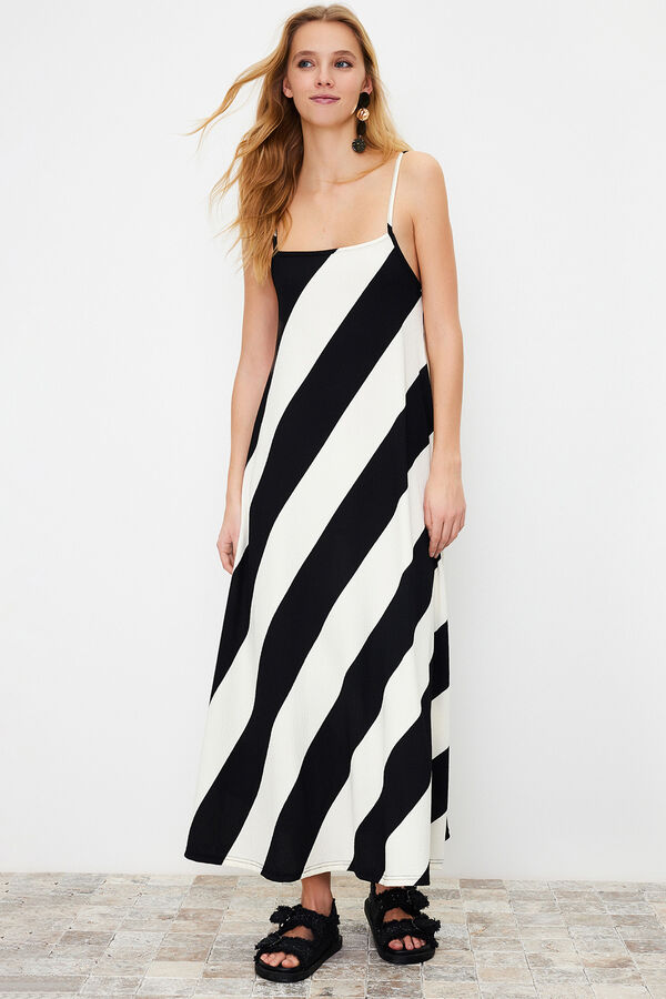 Trendyol Vestido maxi de tirantes negro