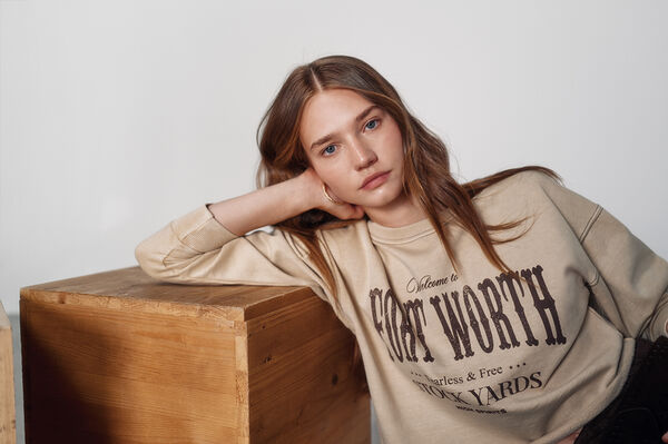 High Spirits Sudadera Cropy nude