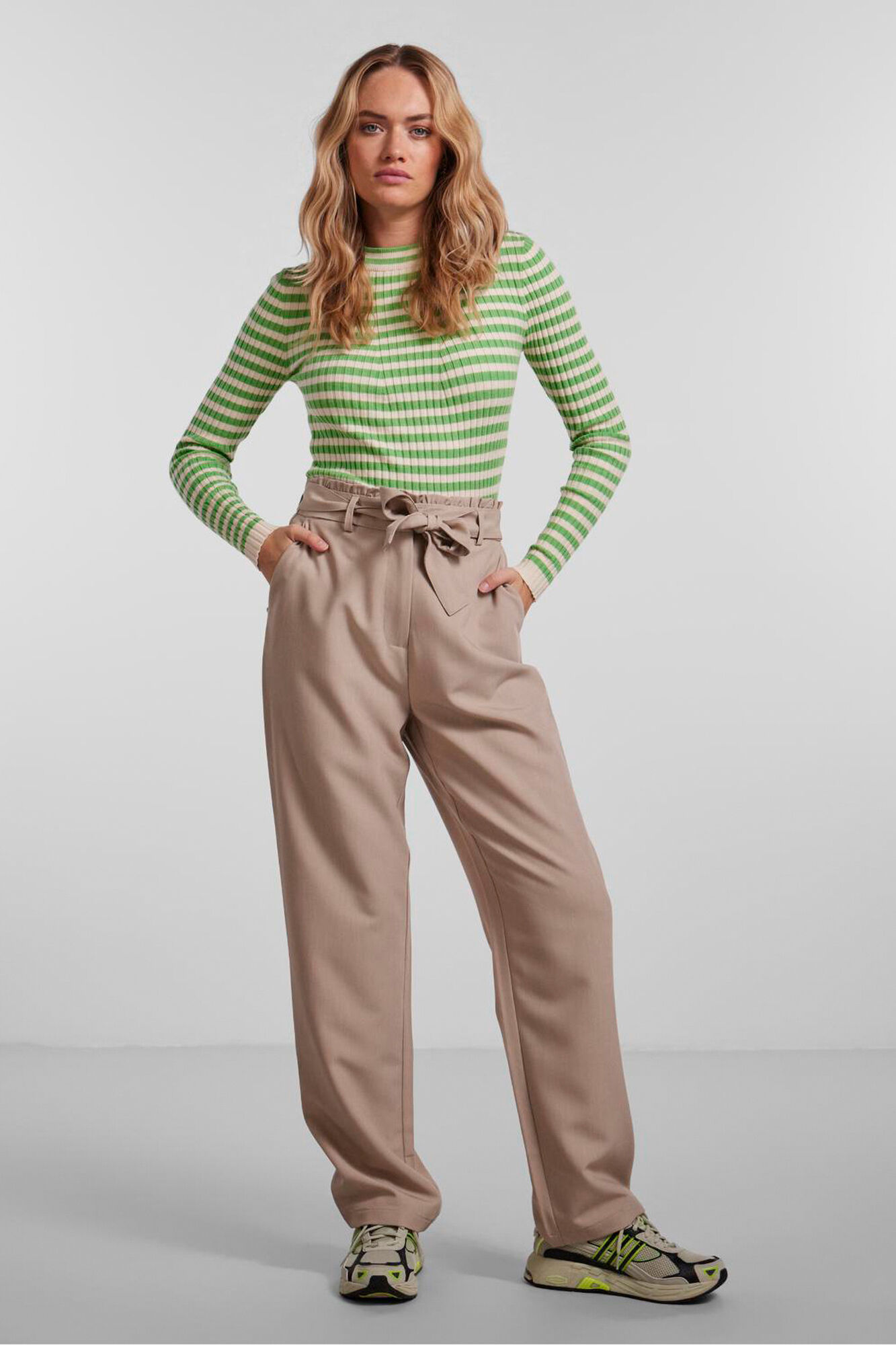 Pieces Cal&ccedil;as direitas de cintura alta