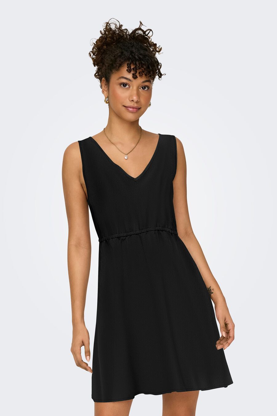 Vestido corto tirantes