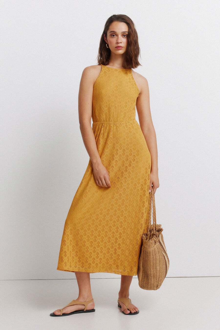 Vestido midi halter bordado