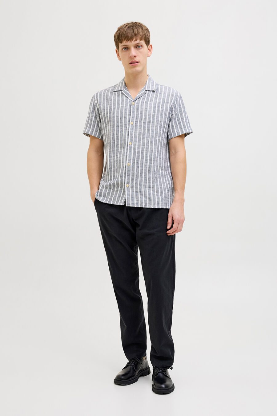 Pantalón jogger regular fit lino