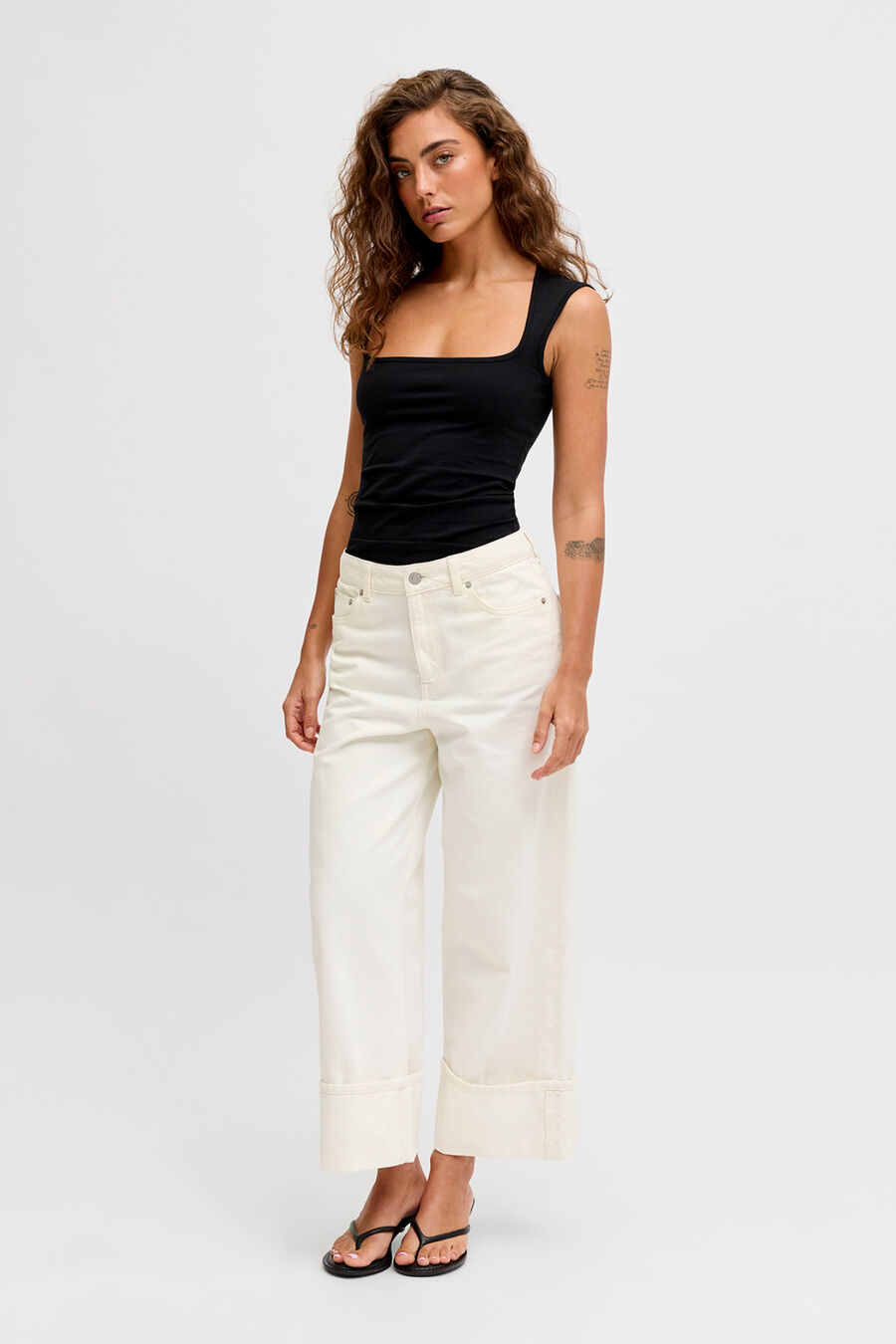 Jeans wide tiro alto