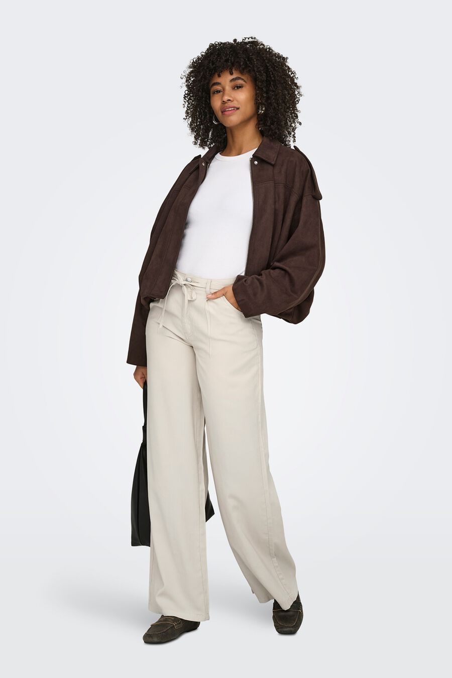 Pantalón wide con cinturón