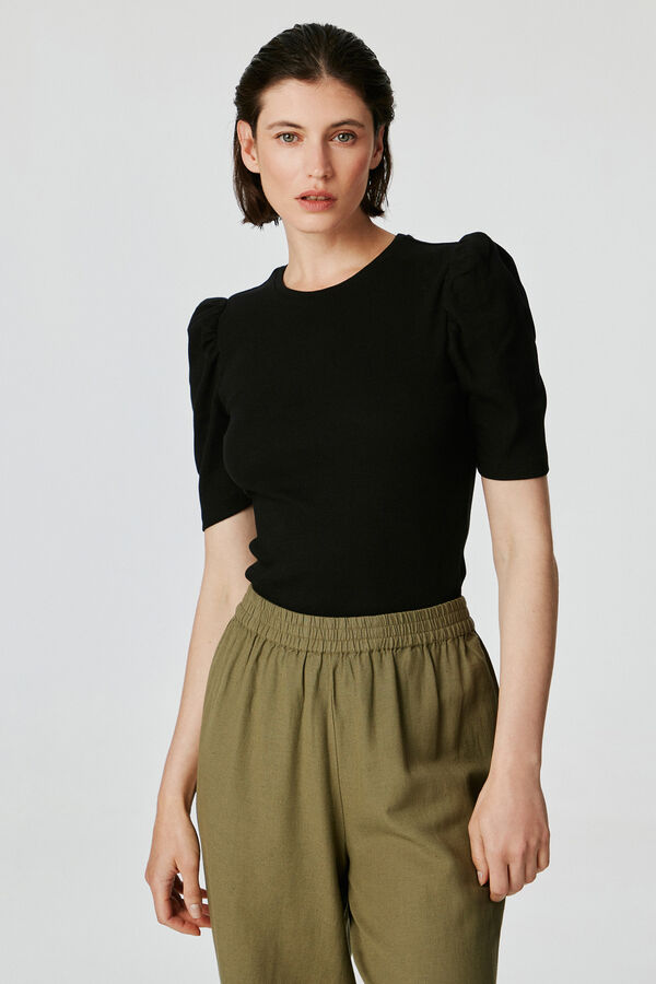 Pieces Short-sleeved cotton top. black