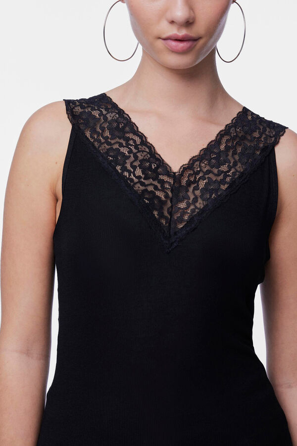 Springfield Essential vest top. Lingerie detail at the neckline and on the straps. black