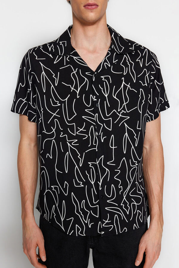 Trendyol Camisa estampada manga corta negro