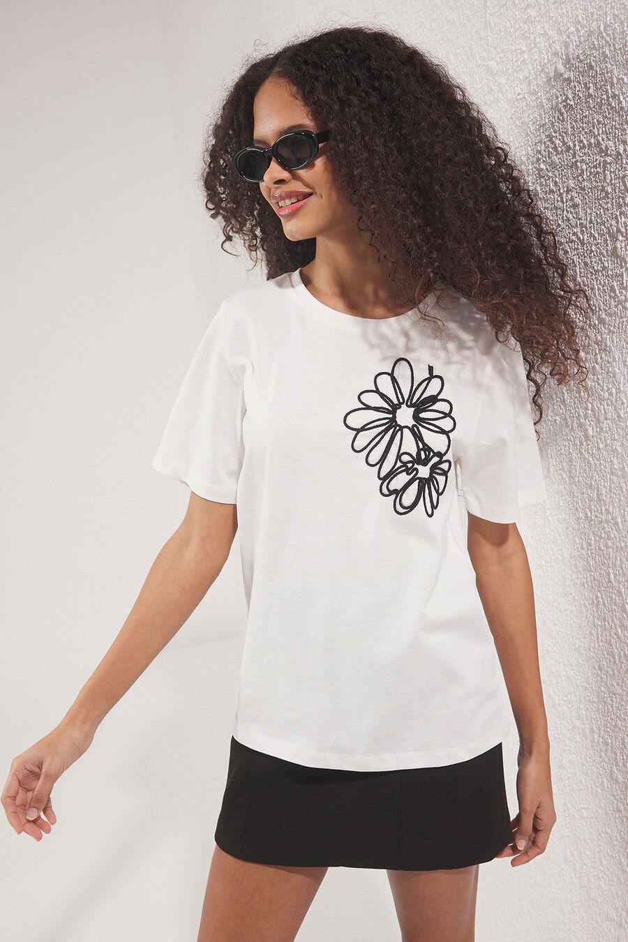 Camiseta flor manga corta
