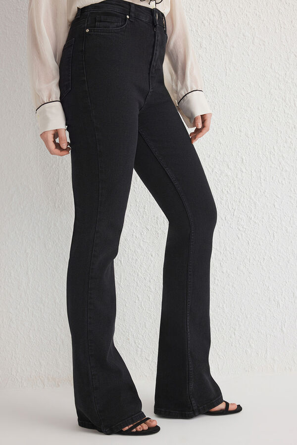 Trendyol Jeans flare de cintura alta preto