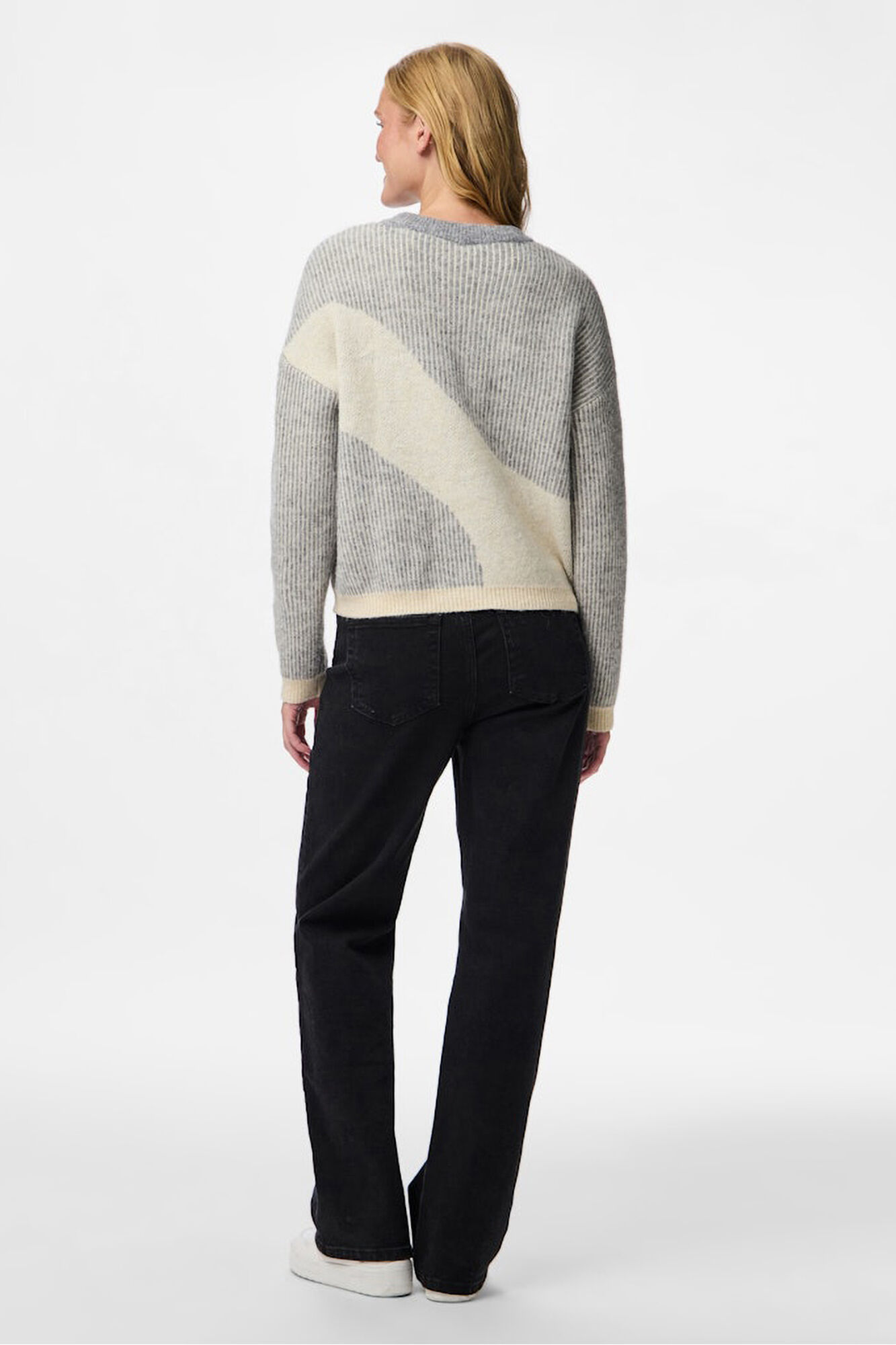 Pieces Zweifarbiger Pullover mit Ausschnitt