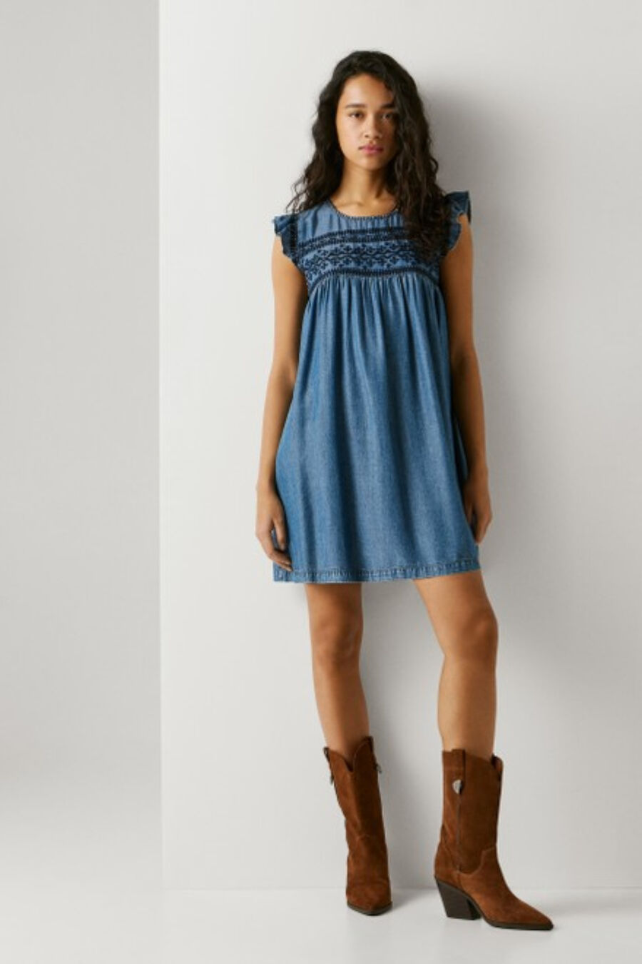 Vestido con mana volantes