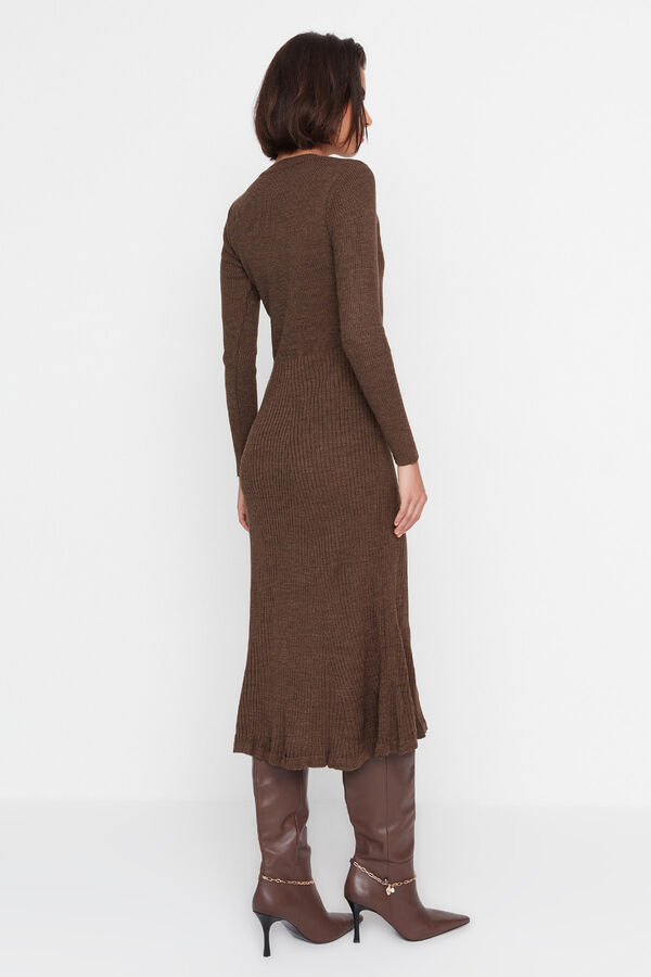 Trendyol Fitted knit long sleeve midi dress nude
