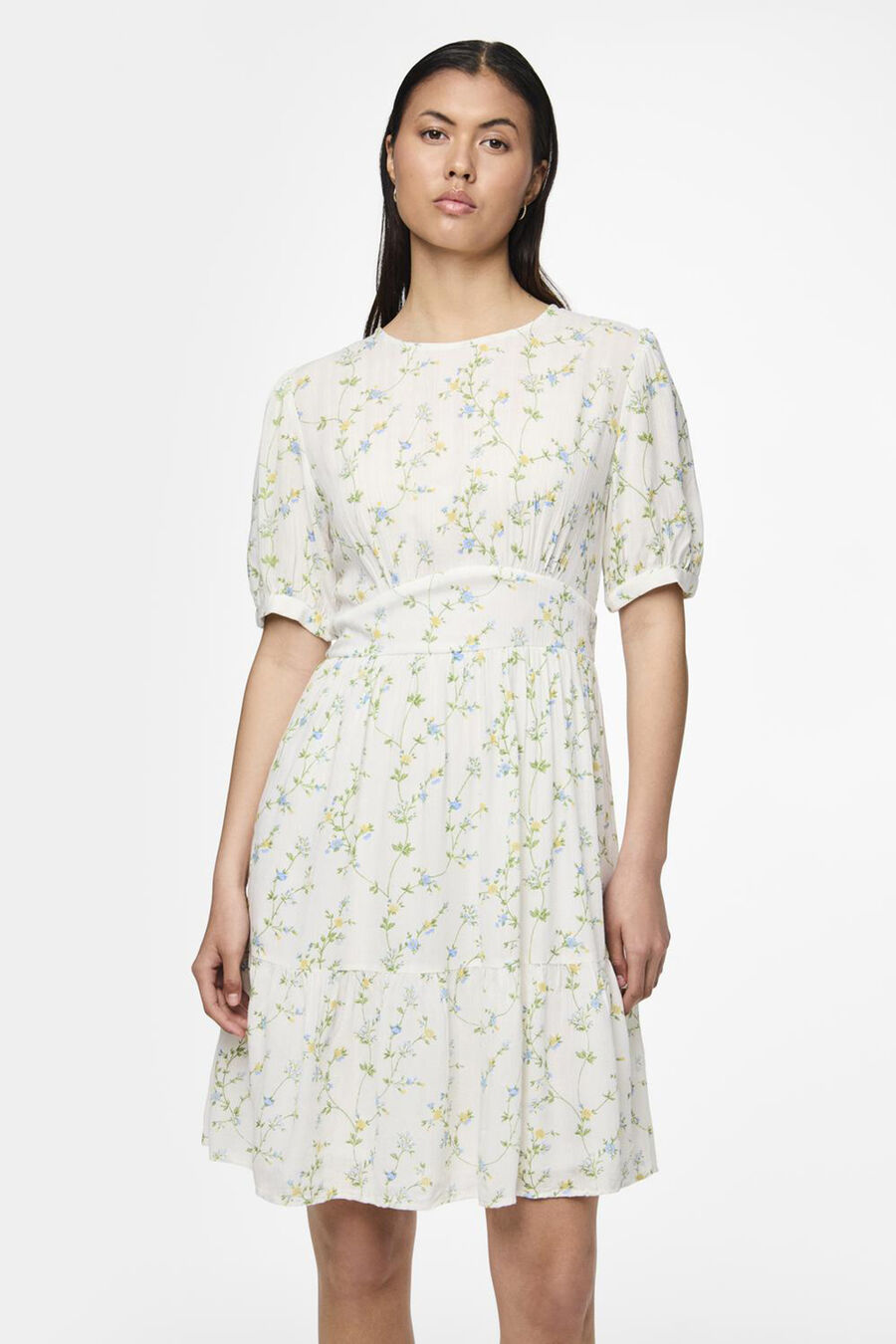 Vestido corto cuello cerrado