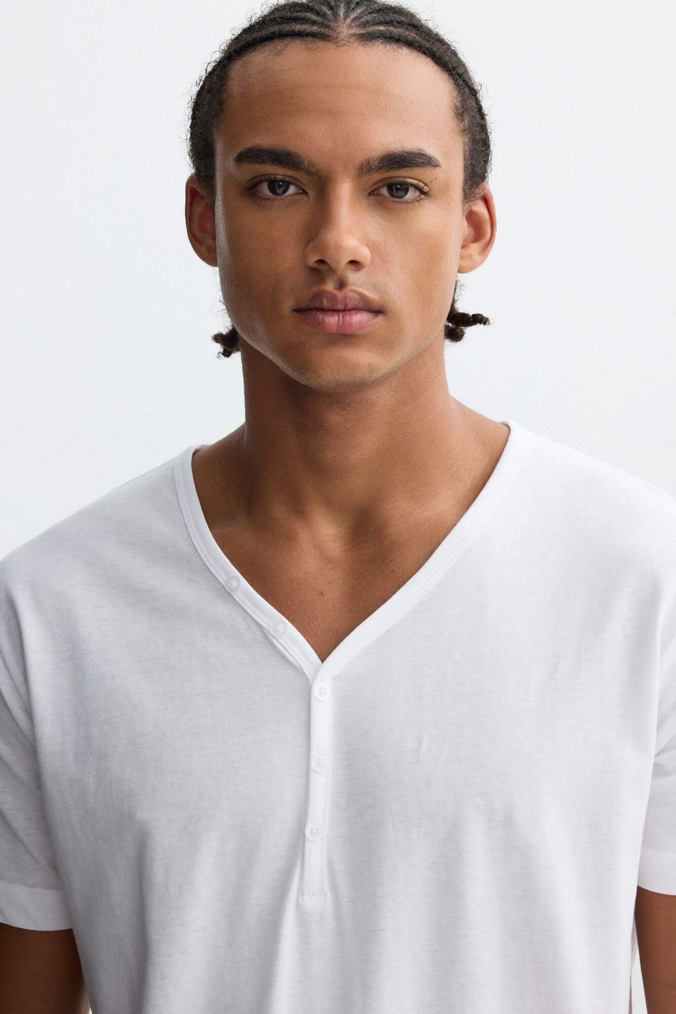 Inside T-shirt com bot&otilde;es