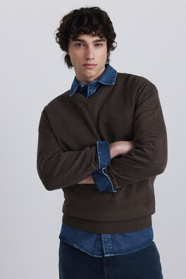 Jersey básico cuello pico