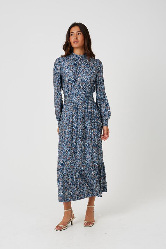 Vestido midi con cuello alto