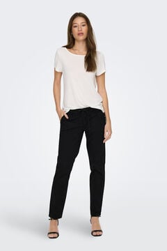 Only Pantal&oacute;n chino cintur&oacute;n negro
