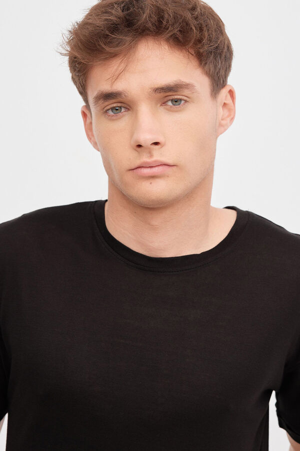 Inside Camiseta B&aacute;sica Longa preto