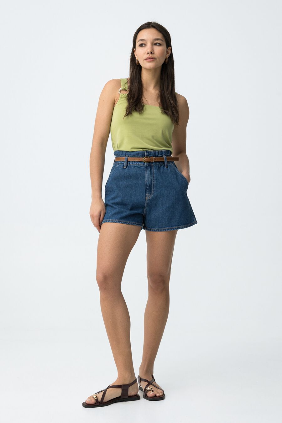 Shorts con cinturón