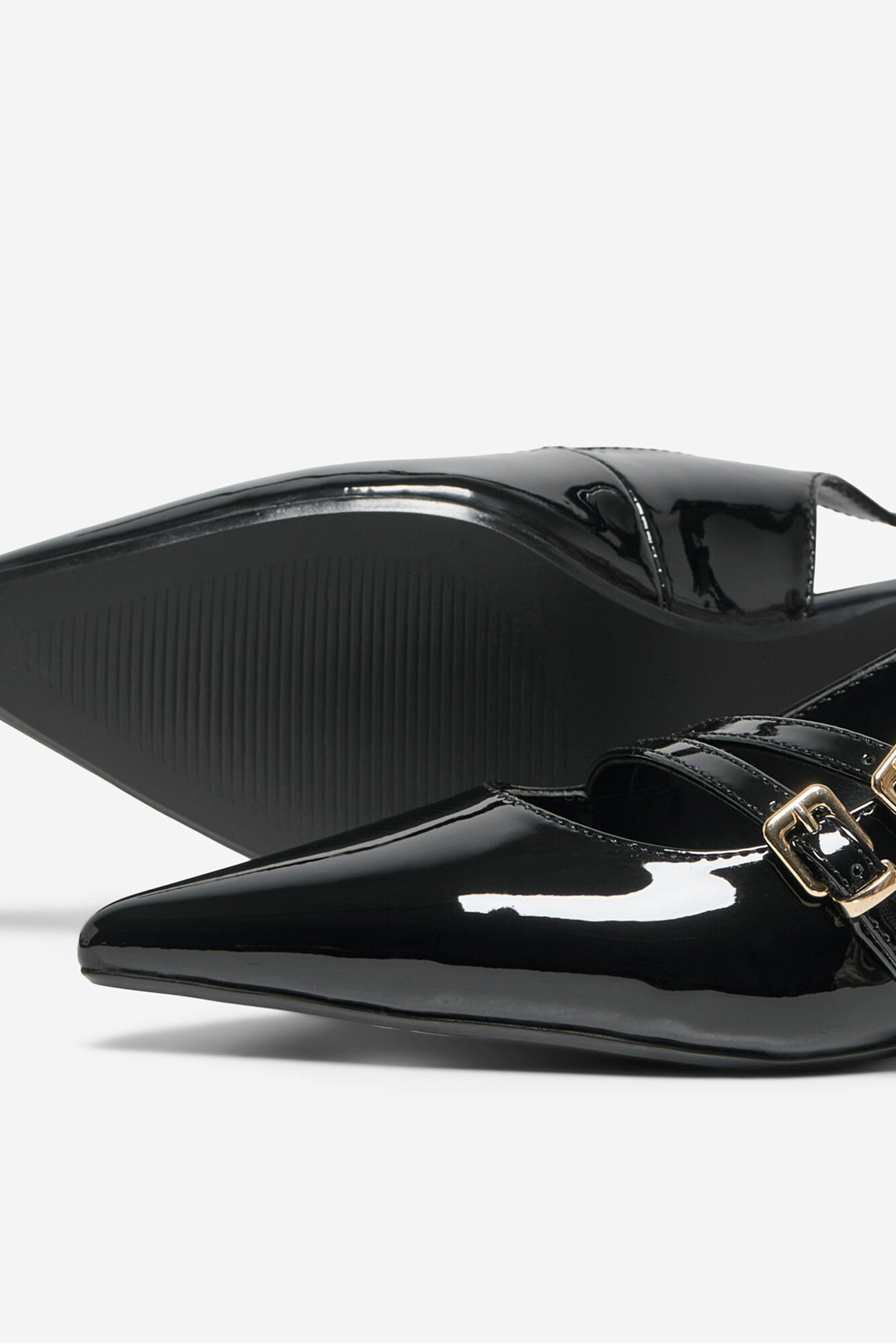 Only Sapato com fivela de salto gatinho