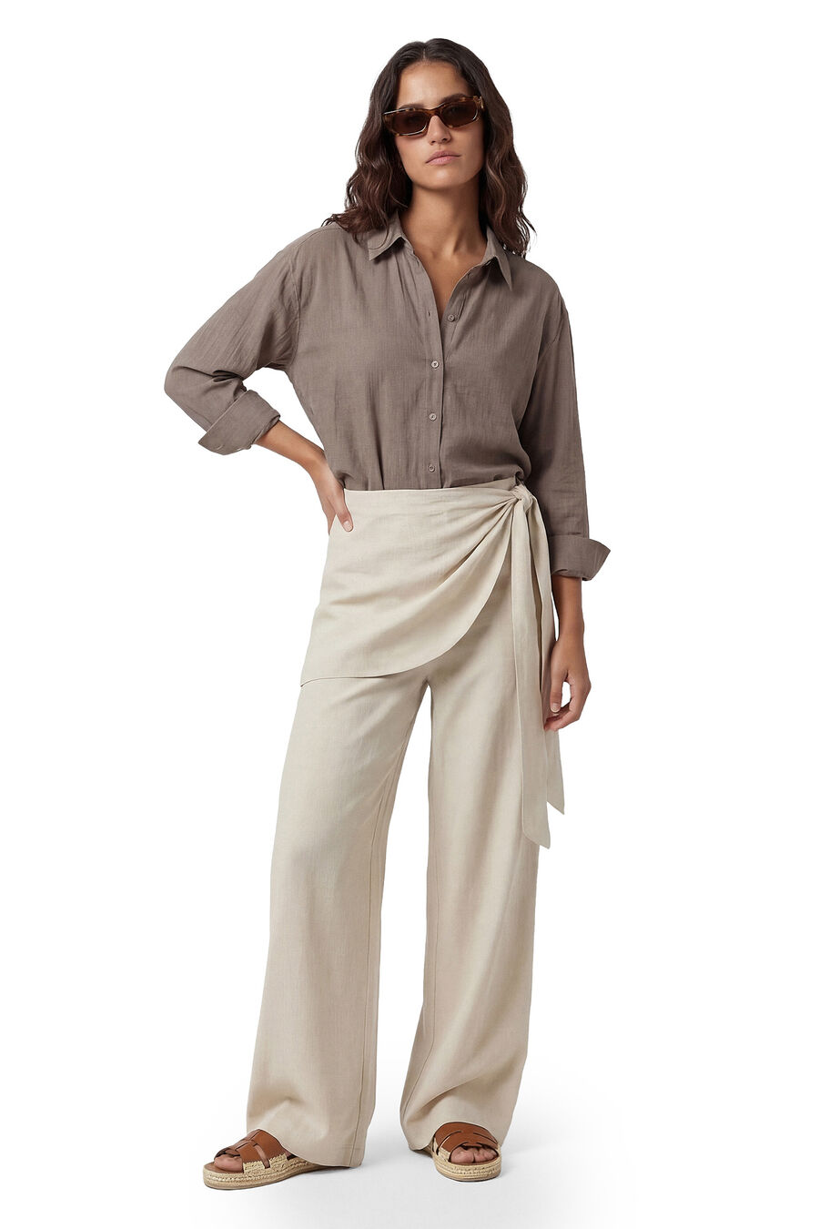 Pantalón efecto falda