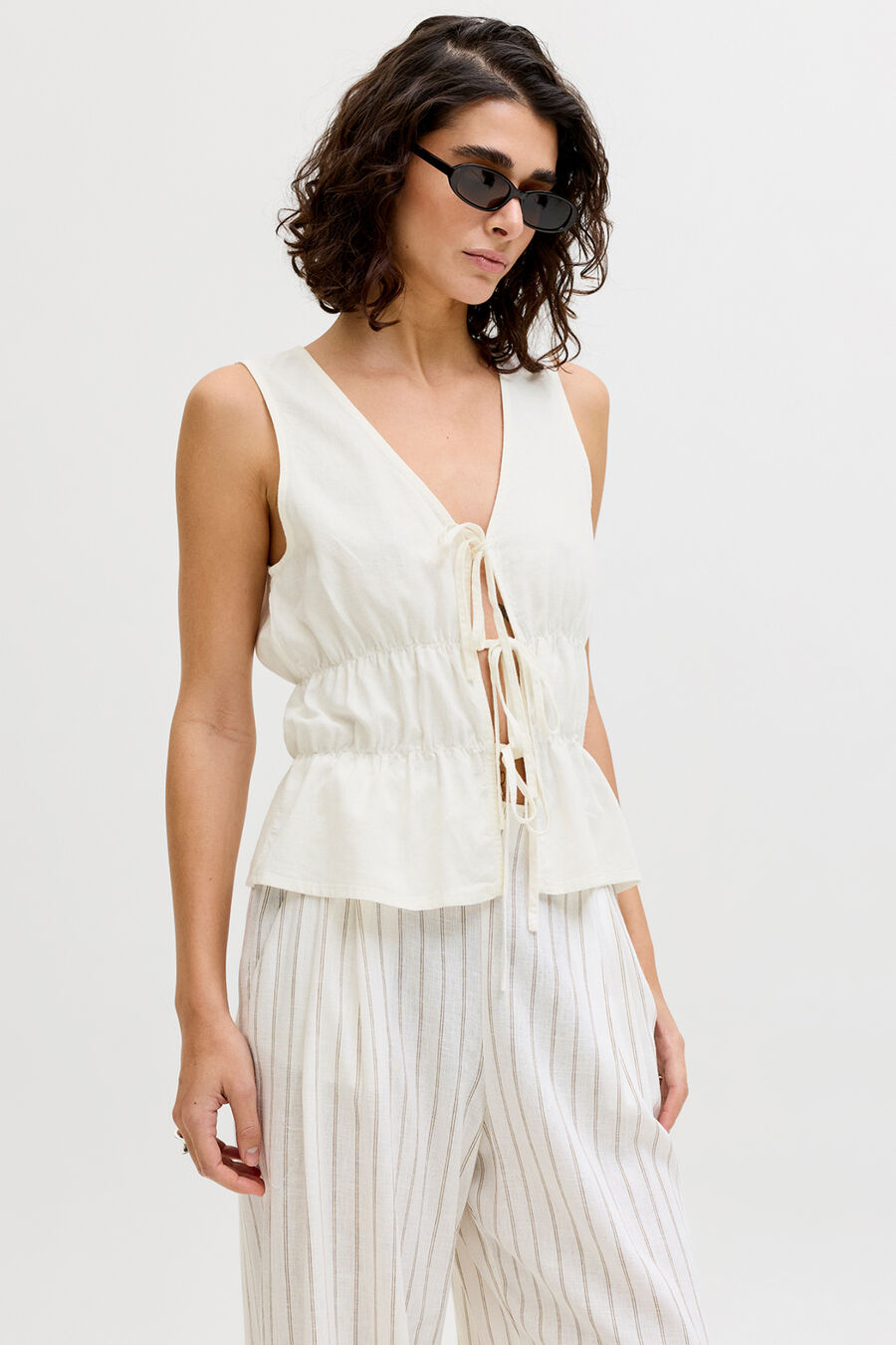 Top lino escote pico