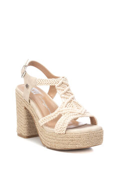 XTI Sand&aacute;lia estilo macram&eacute; com tac&atilde;o