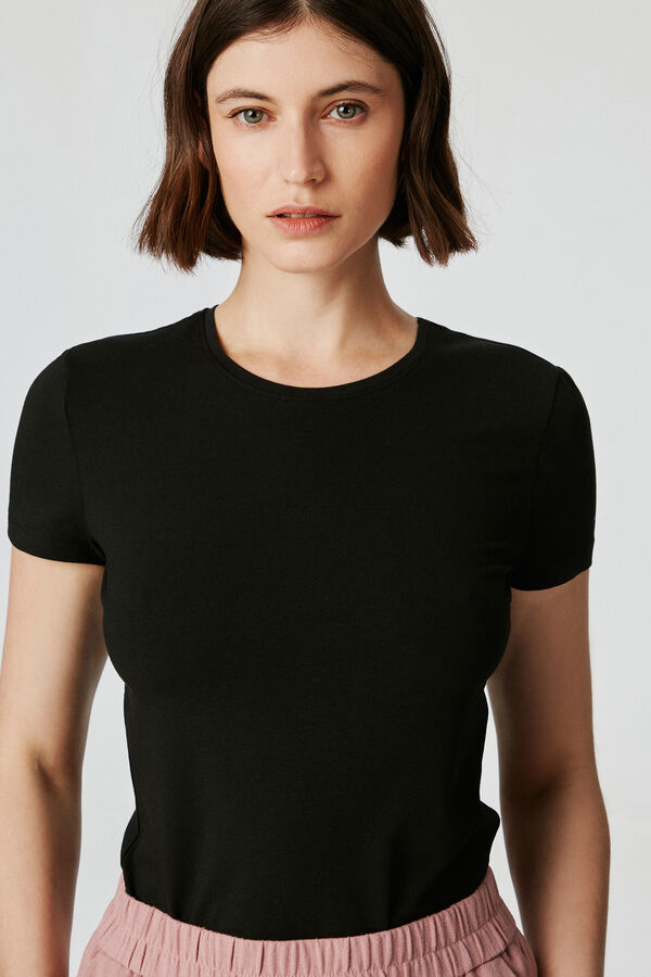Springfield Essential cotton and MODAL T-shirt. Closed collar and short sleeves. black