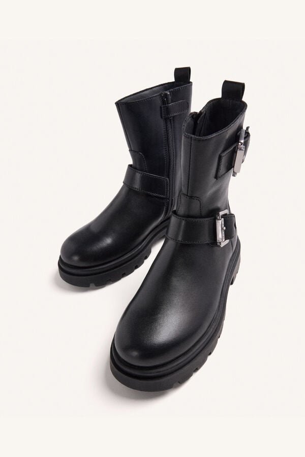 Gioseppo Leather boots with zip fastening black