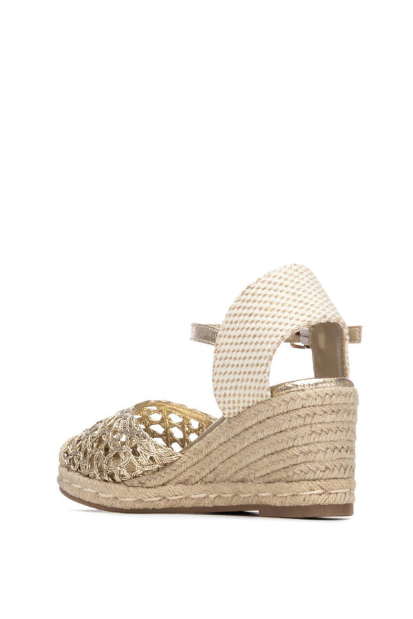 XTI Alpargata Cu&ntilde;a Trenzado Metalizado amarillo