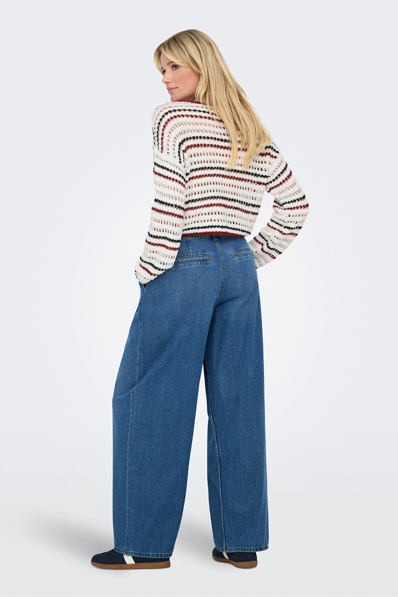 Only Su&eacute;ter curto vazado 